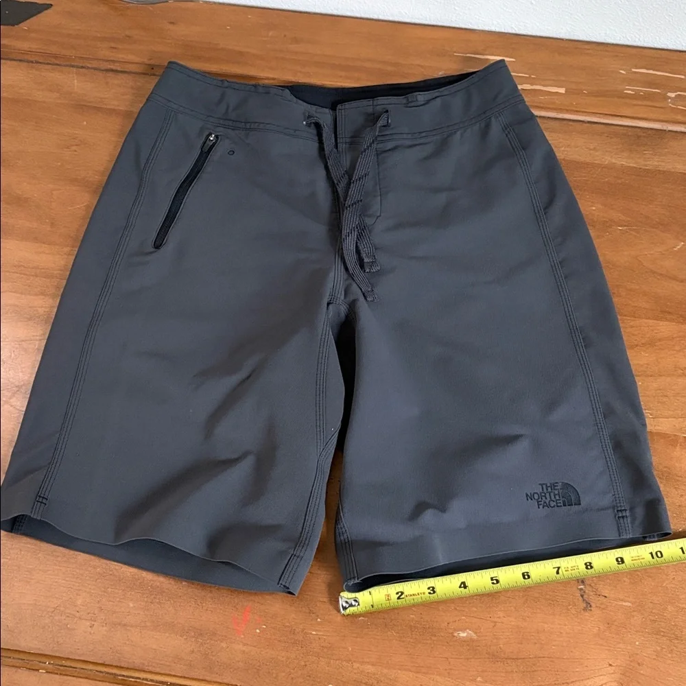 The North Face Men's Dark Gray Athletic Drawstring Shorts Size 30